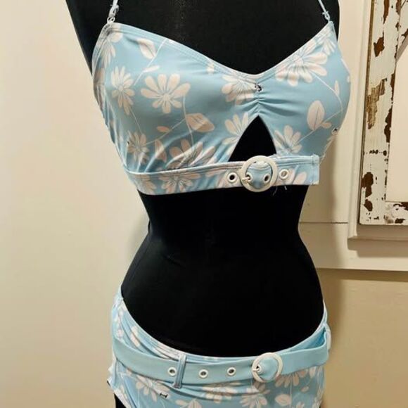 Juicy Couture Other - Juicy Couture SWIM Black Label Baby Blue Floral Bikini Set - Size Large NEW